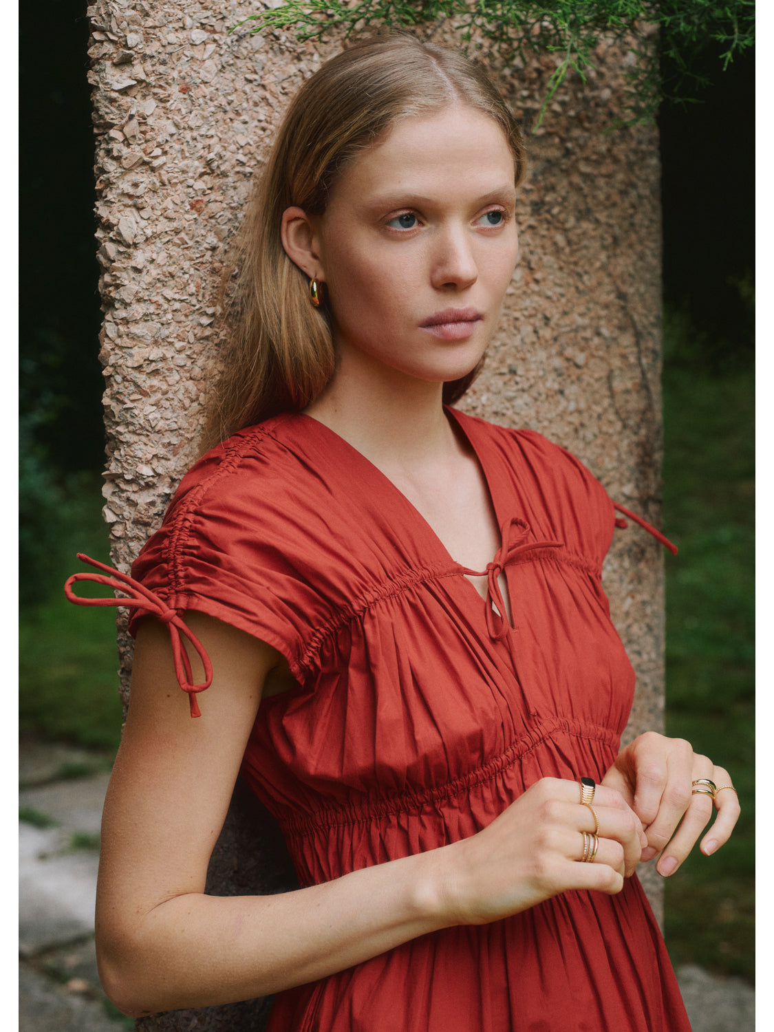 Scotch & Soda gathered midi dress in flowy fabric with a fitted waist and stylish design, perfect for elegant daytime wear.