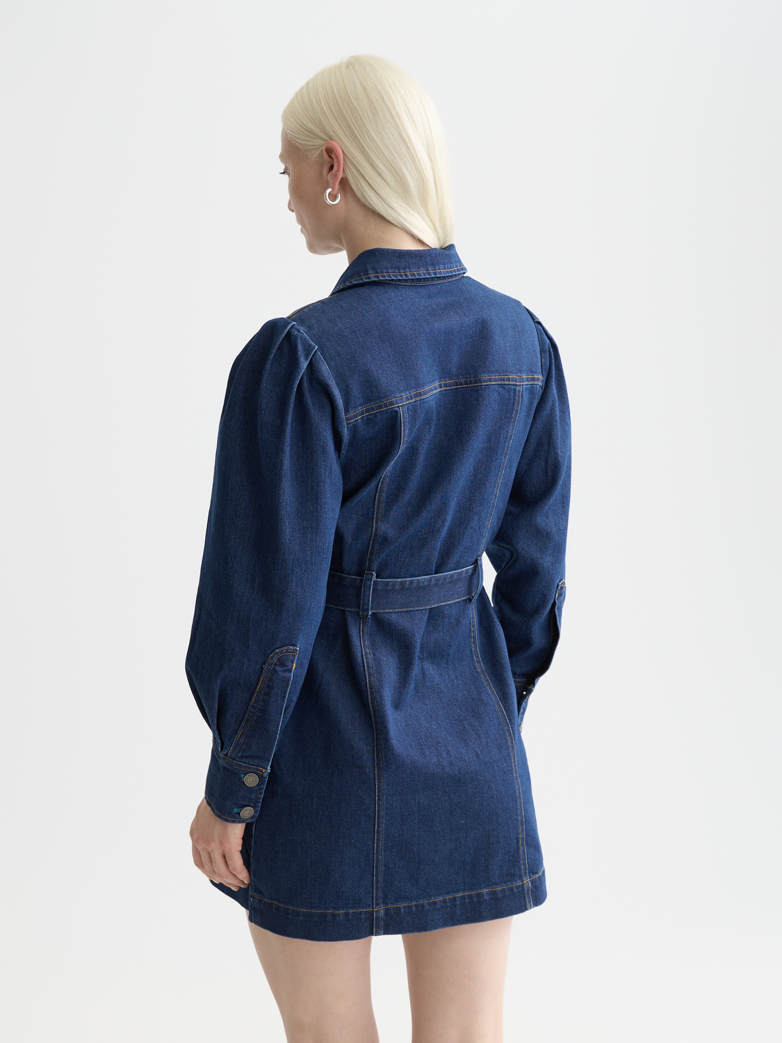Blue denim dress by Scotch & Soda featuring a fitted bodice and casual skirt, displayed on a mannequin.