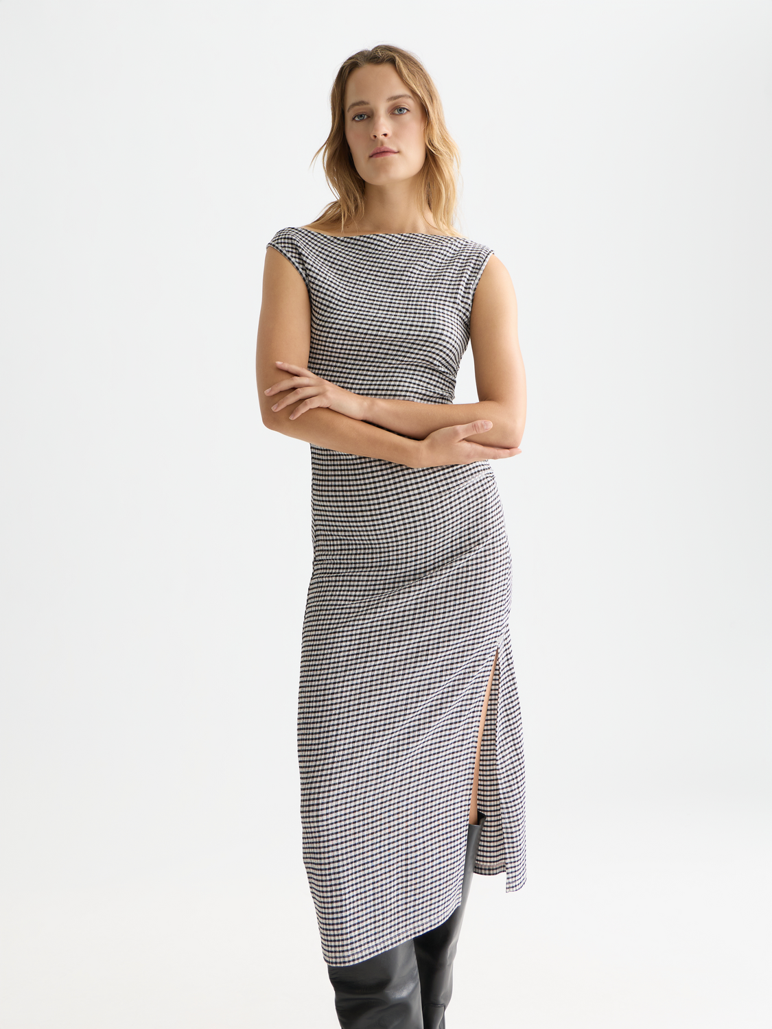 Scotch & Soda gingham midi dress with short sleeves and a fitted waist, displayed on a hanger against a neutral background.
