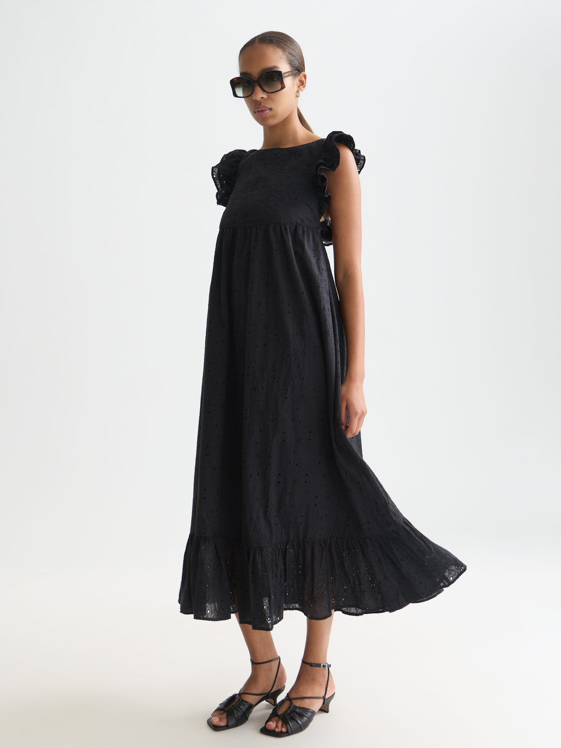 Scotch & Soda broderie anglaise maxi dress with intricate lace detailing and flowy silhouette, front view showing floral embroidery.