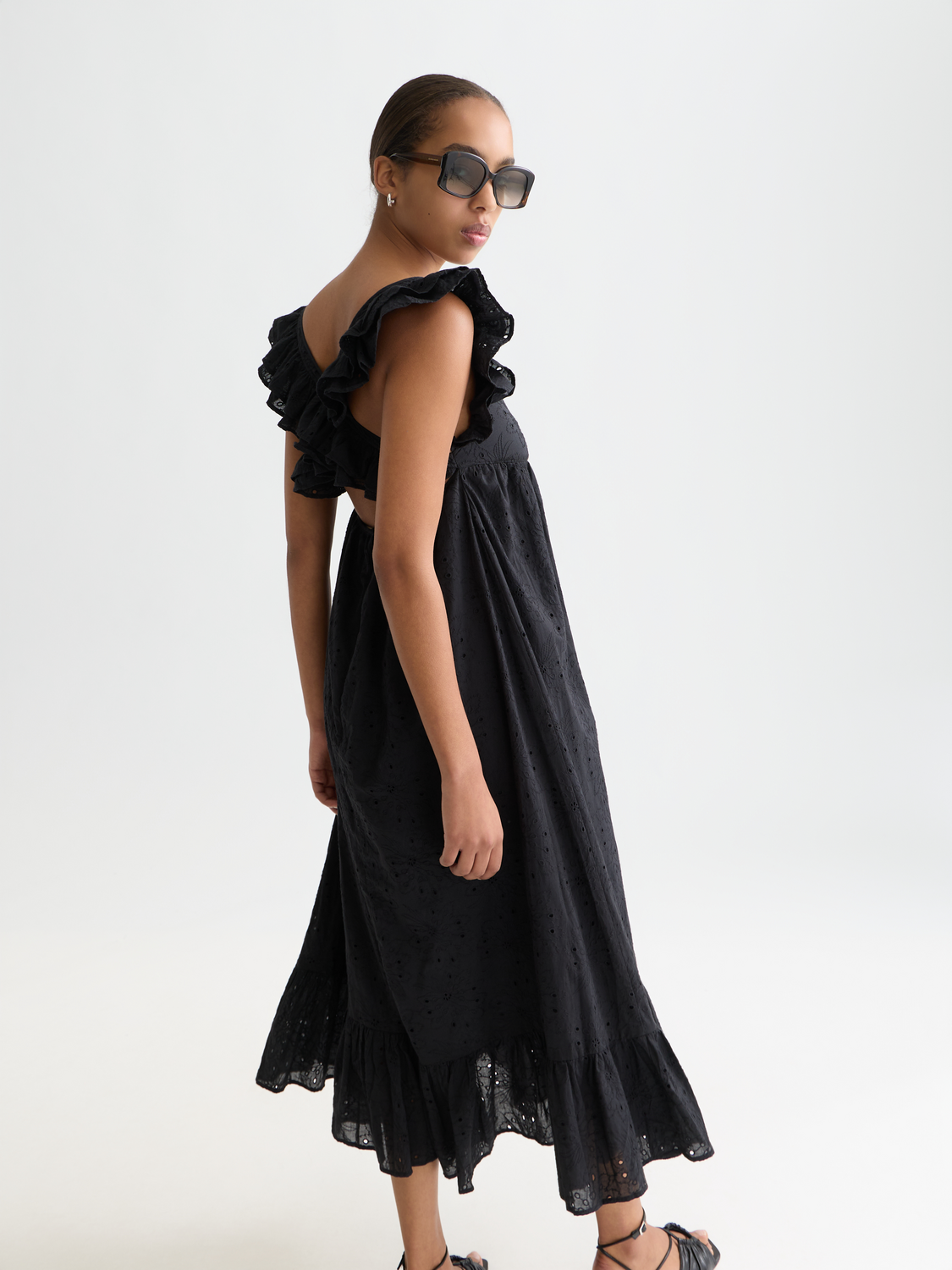 Light blue Scotch & Soda broderie anglaise maxi dress with floral embroidery and flowing fabric, perfect for summer wear.