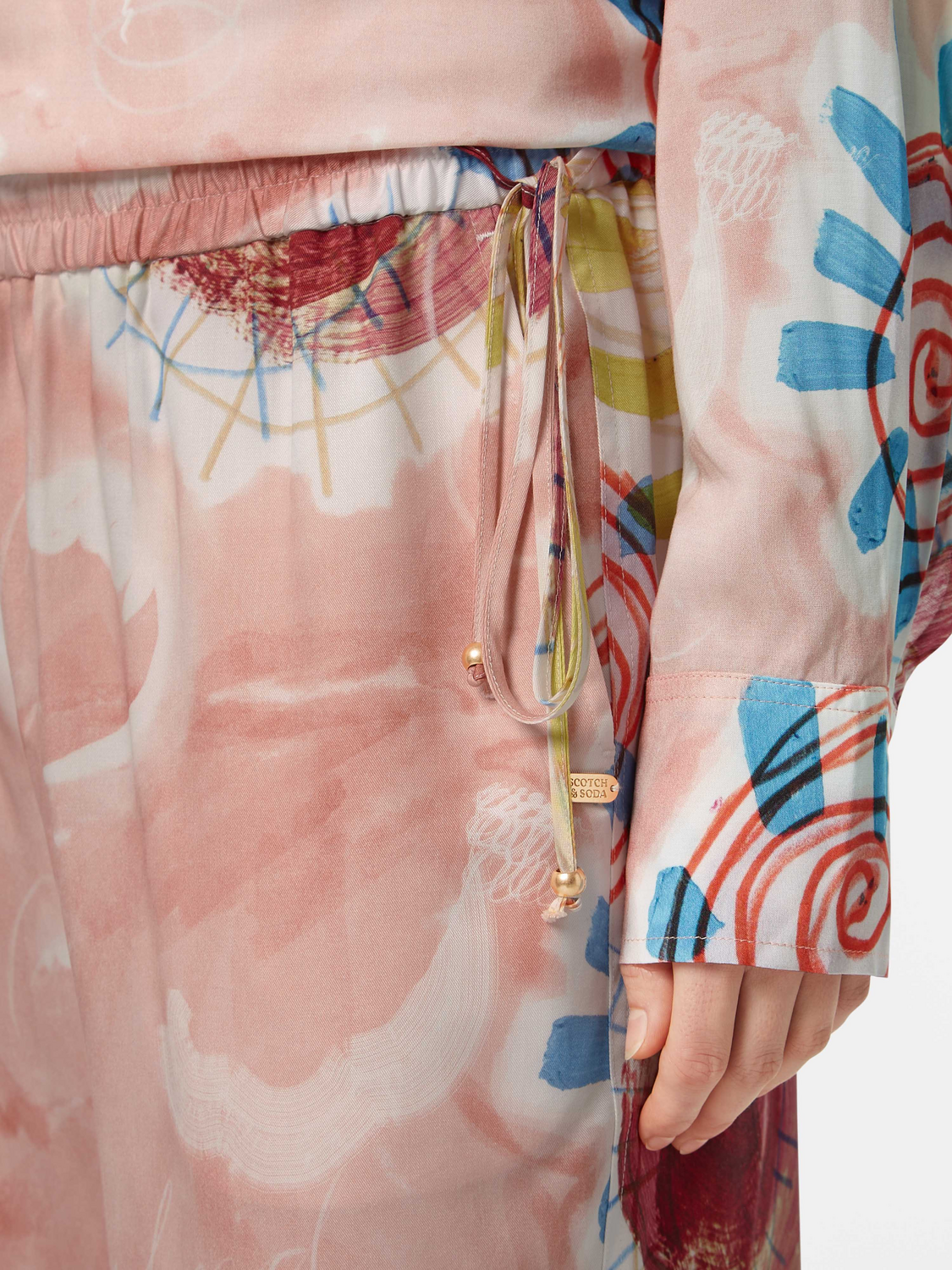 Wide-fit Gia pants by Scotch & Soda, featuring a relaxed silhouette and stylish design, displayed on a model.