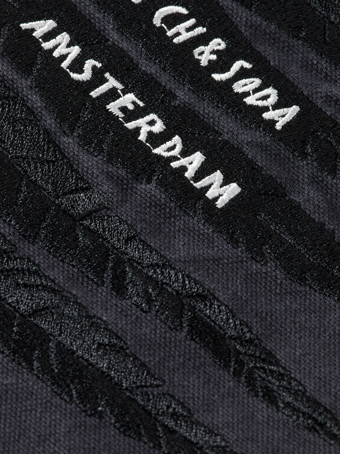 Scotch & Soda Raine wide-fit pants in denim fabric, featuring a relaxed fit and classic five-pocket design.
