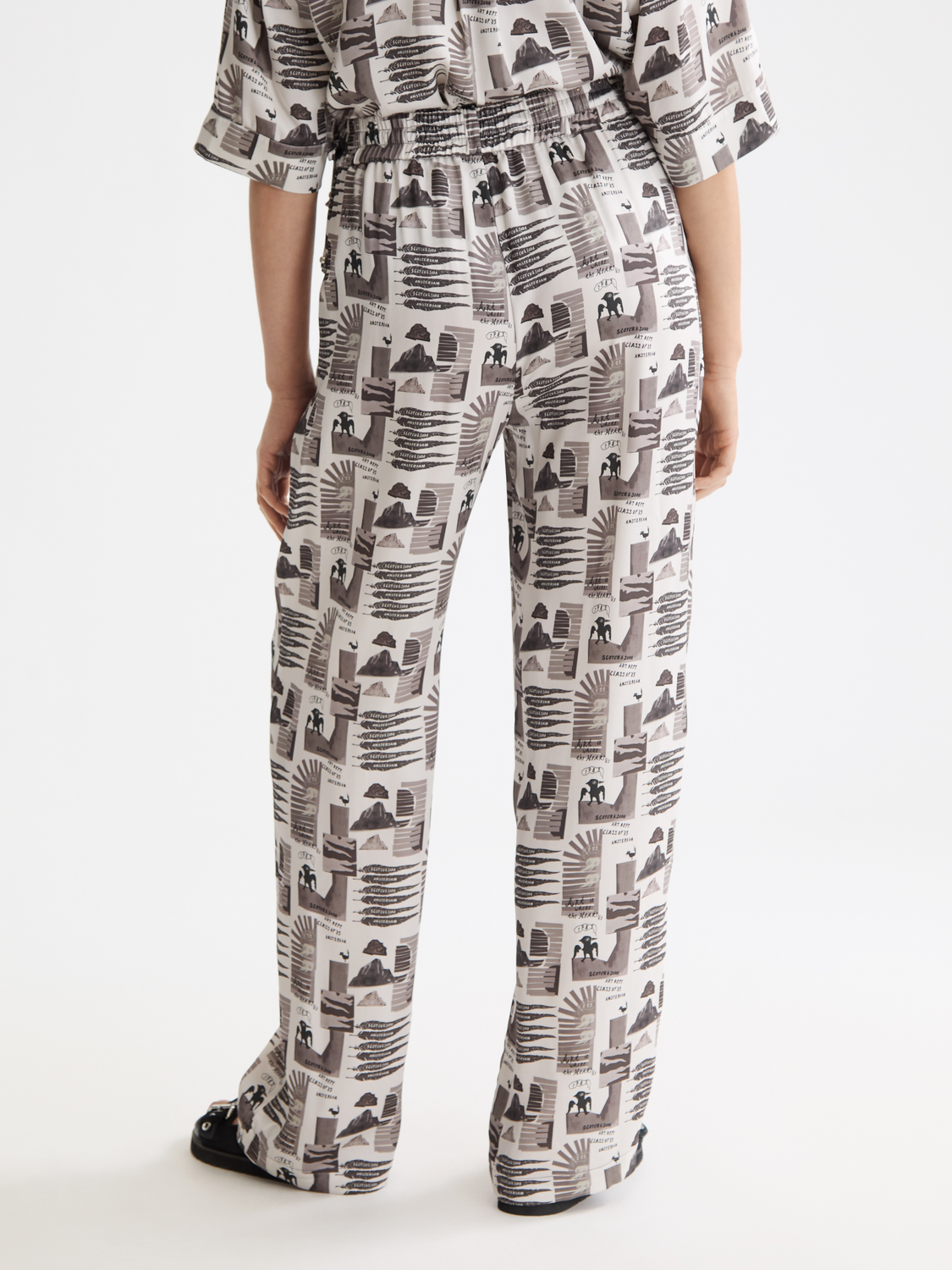 Wide-fit Gia pants by Scotch & Soda, shown from the back with a relaxed fit and stylish design in a neutral fabric.