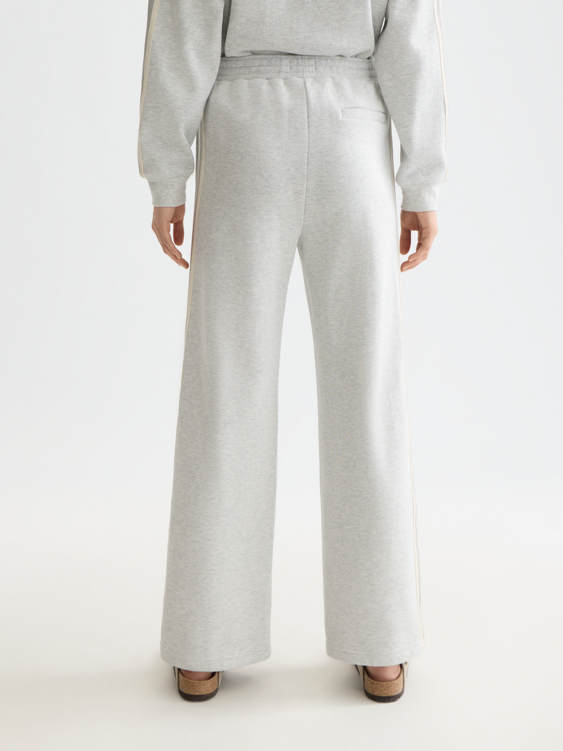 Black Scotch & Soda interlock sweatpants with a relaxed fit, featuring an elastic waistband and side pockets.