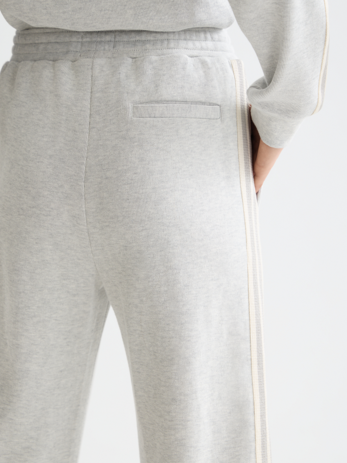 Gray Scotch & Soda interlock sweatpants with a relaxed fit, featuring a comfortable elastic waistband and subtle branding.