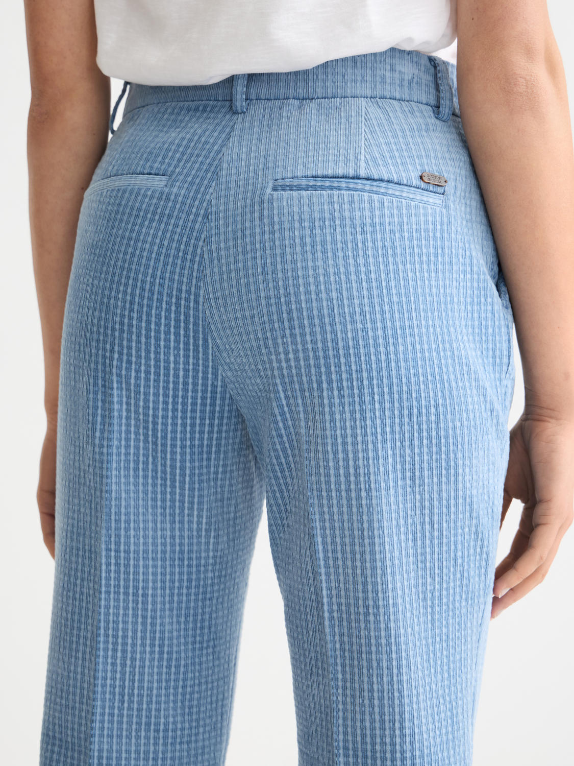 Violet kick flare pants by Scotch & Soda featuring a fitted waist and flared leg style, shown on a model.