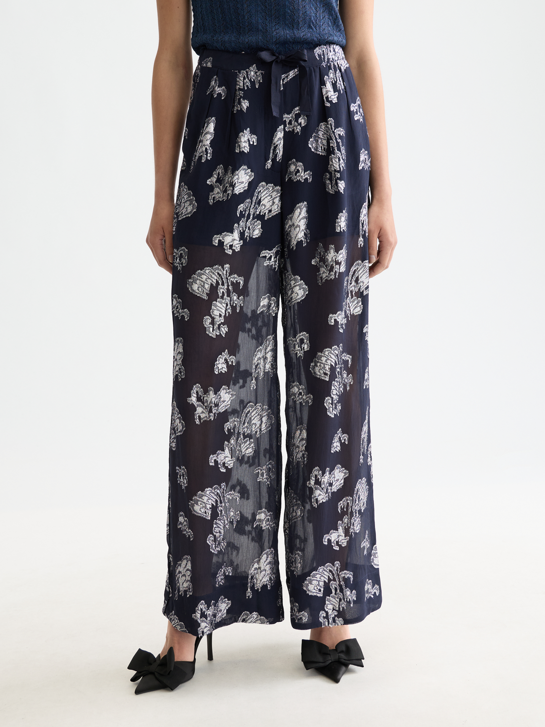 Eleni wide-fit pants by Scotch & Soda featuring a relaxed fit, high waist, and stylish design in a versatile color.
