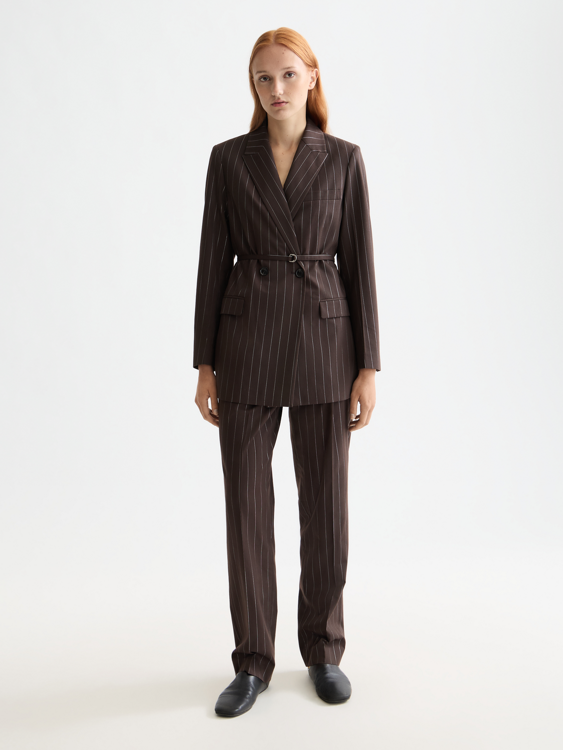 SCOTCH & SODA Robyn tapered pants in black fabric, featuring a slim fit and modern design.