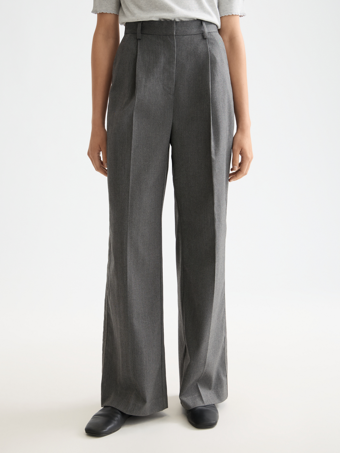 Wide-fit rose-colored pants by Scotch & Soda with a relaxed style, featuring a comfortable fit and stylish design.