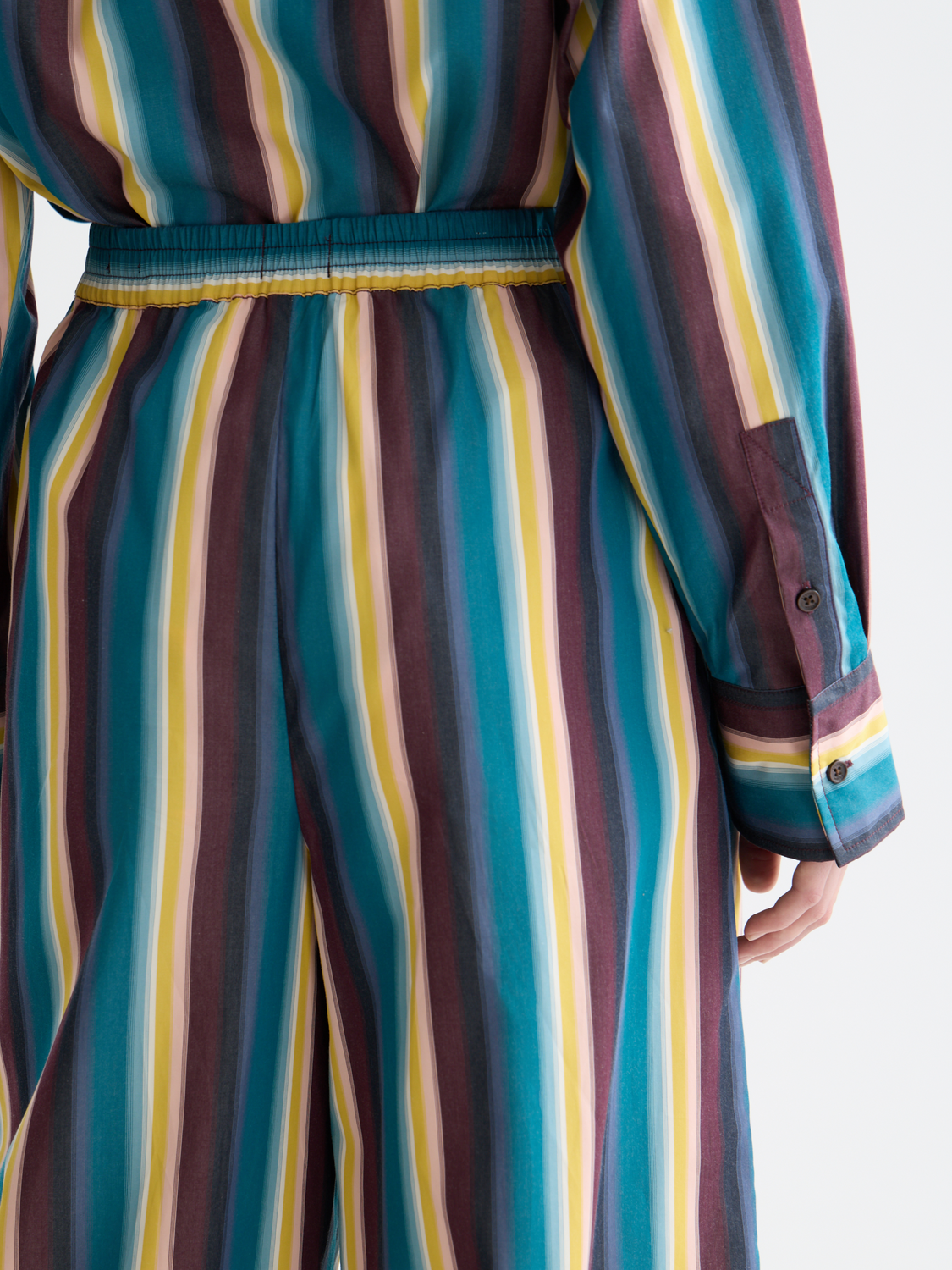 Eleni wide-fit pants by Scotch & Soda, featuring a relaxed silhouette, light fabric, and subtle pattern, worn by a model.