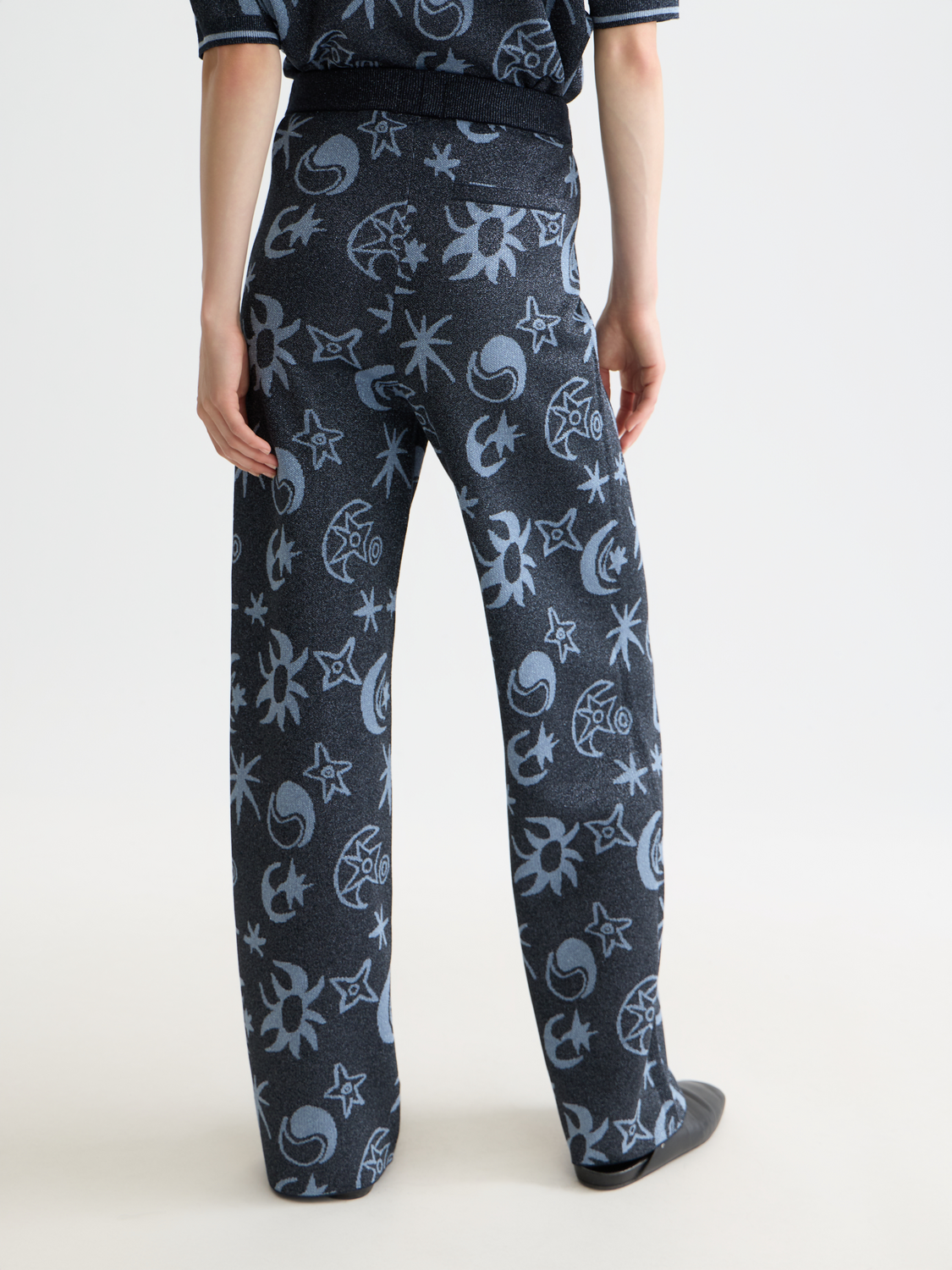 Jacquard knitted sweatpants from Scotch & Soda in a relaxed fit, shown from the back with detailed knit pattern and comfortable design.