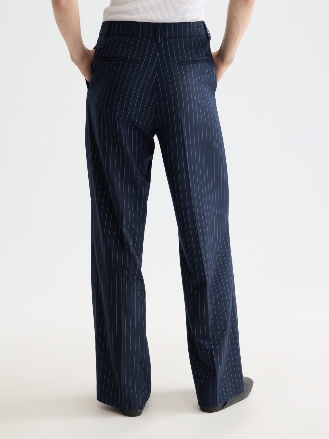 Wide-fit Edie pants by Scotch & Soda, shown in dark denim with back pockets and relaxed fit, suitable for casual or stylish looks.