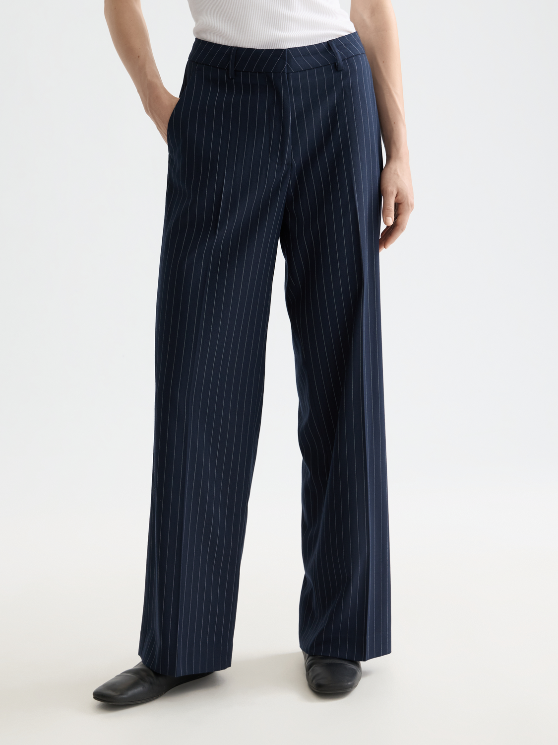 Wide-fit Edie pants from Scotch & Soda, featuring a relaxed silhouette and classic denim look, shown in a front view.