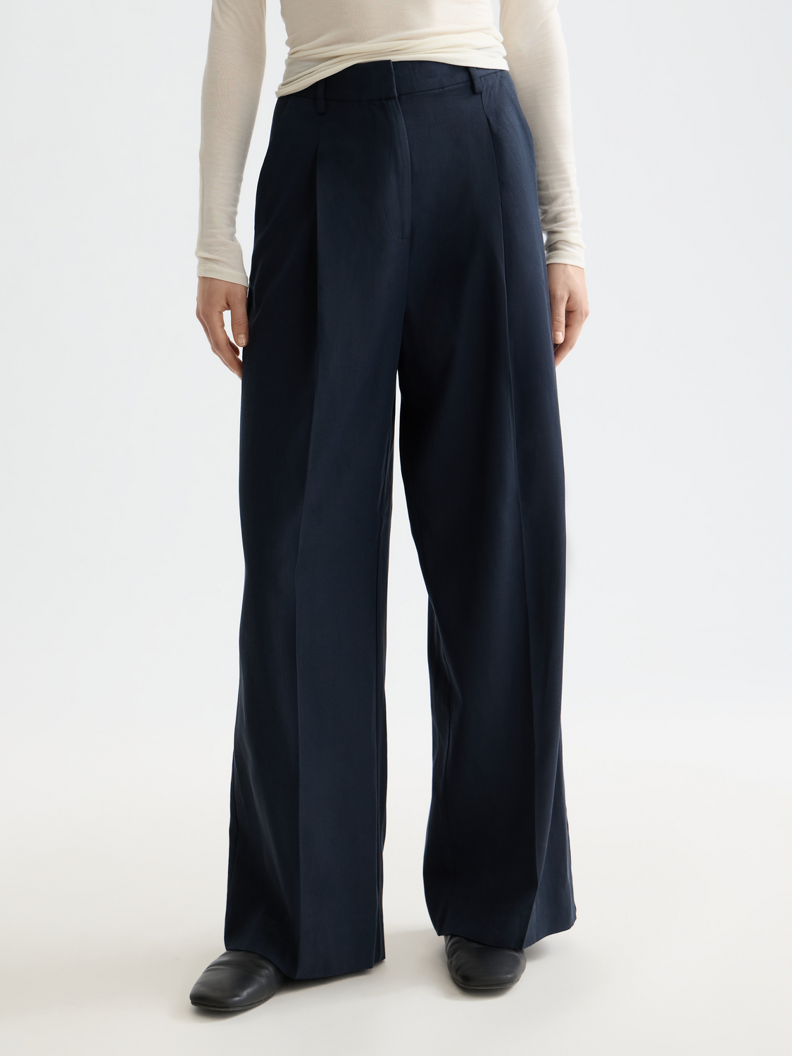 Wide-fit rose-colored pants by Scotch & Soda, featuring a relaxed fit and stylish design, shown on a model.