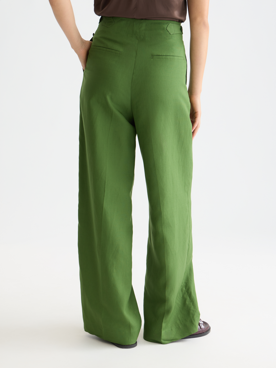 Wide-fit Lou pants by Scotch & Soda featuring a relaxed silhouette and classic design, shown from the back in the image.