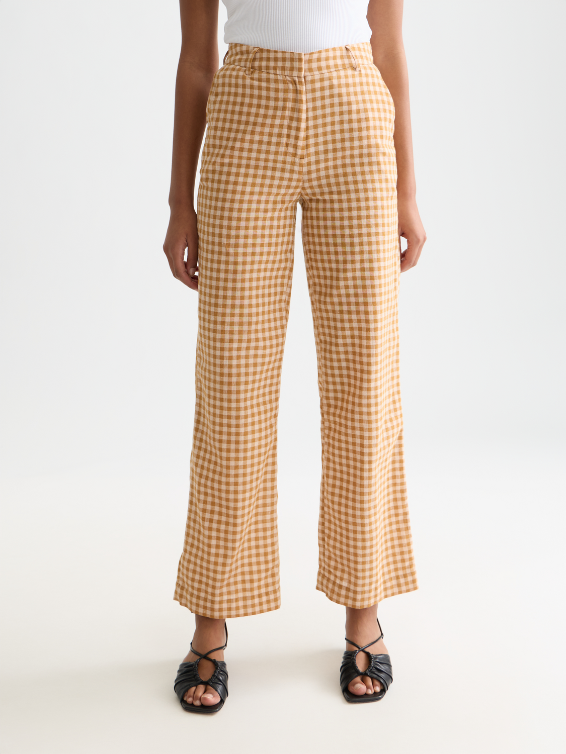 Wide-fit Edie pants by Scotch & Soda in a vibrant color, featuring a relaxed fit and stylish design.