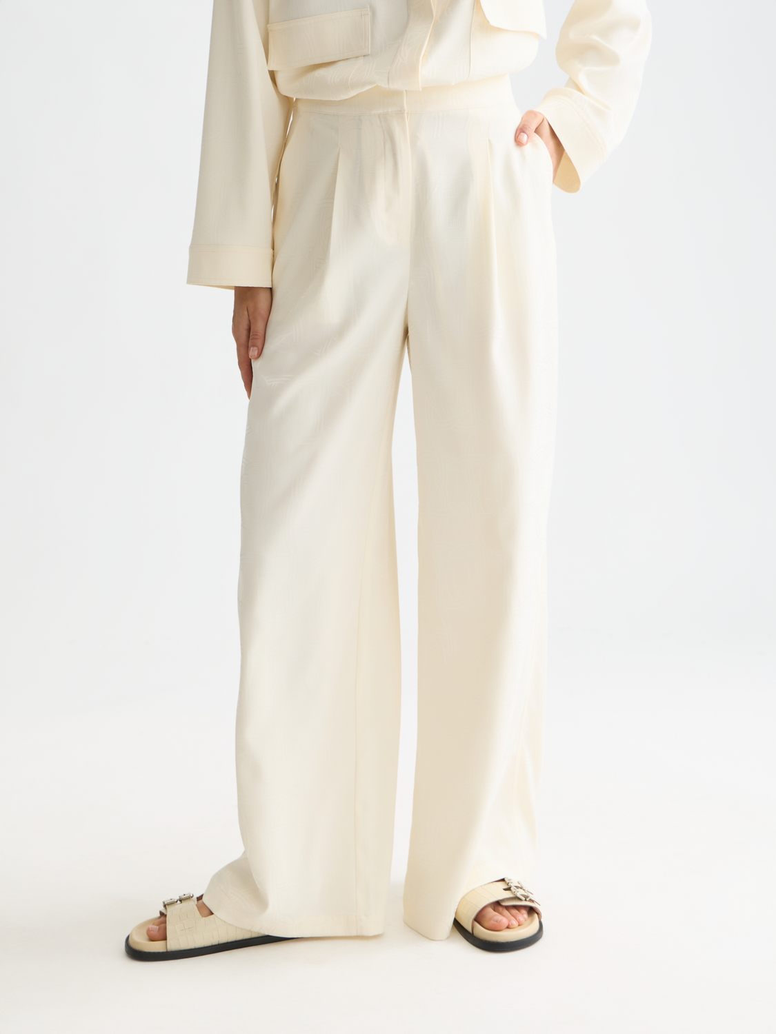 Eleni wide-fit pants by Scotch & Soda, featuring a relaxed fit and stylish design, shown on a model in a fashion photoshoot.