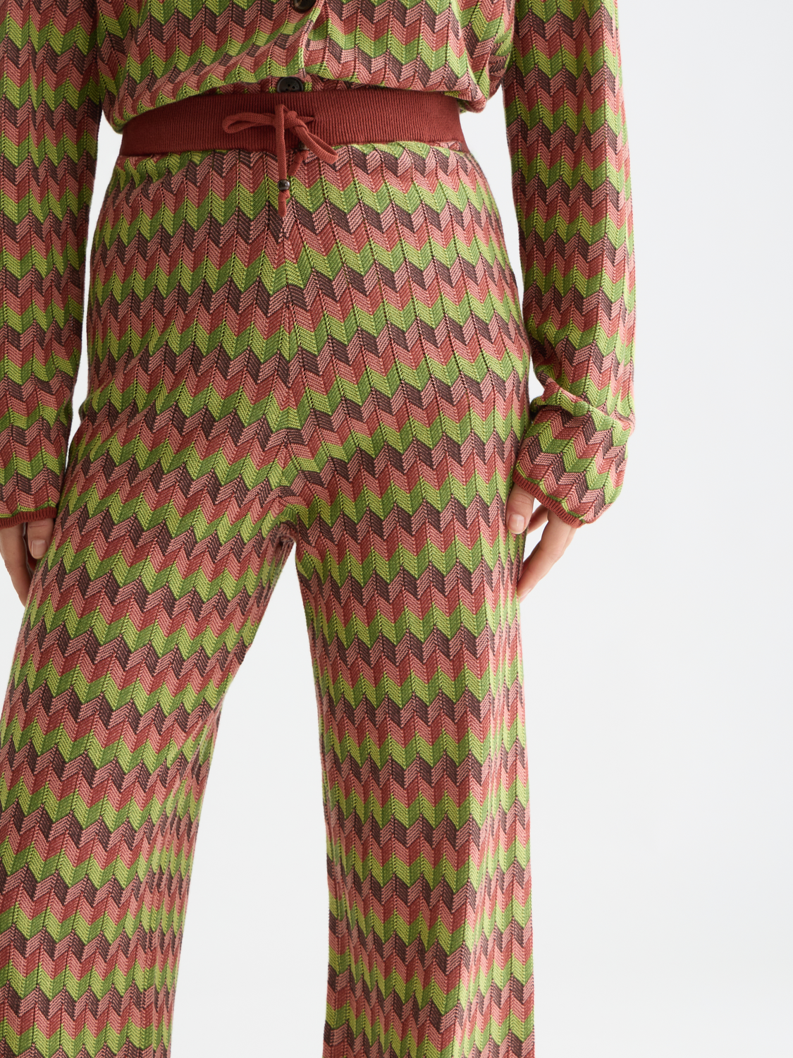 Gray knitted sweatpants by Scotch & Soda with a relaxed fit and ribbed cuffs, shown on a model.