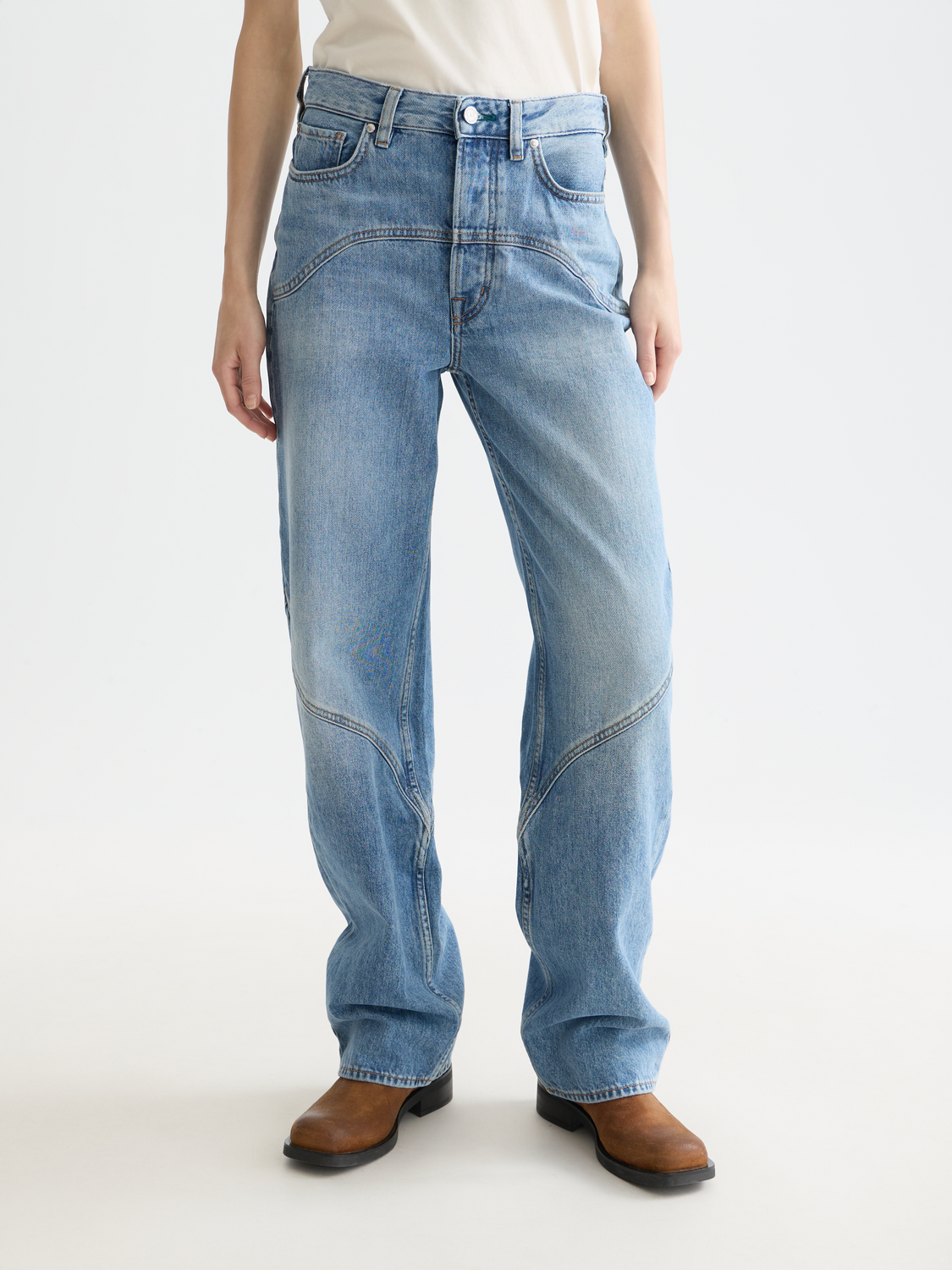 SCOTCH & SODA Ripple straight fit jeans in denim, shown from the front with classic five-pocket styling