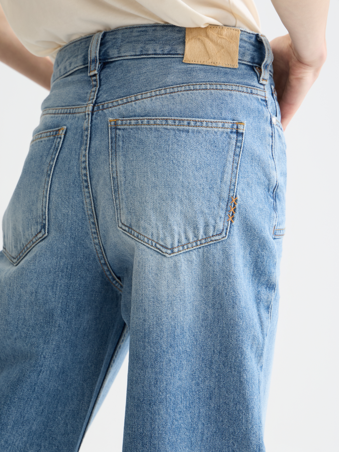 SCOTCH & SODA Ripple straight fit jeans in denim, shown in a classic straight-leg silhouette