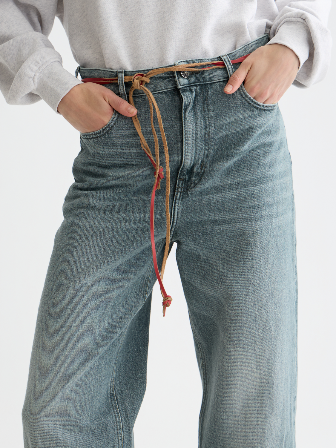SCOTCH & SODA Tide balloon fit jeans in blue denim with a relaxed tapered leg