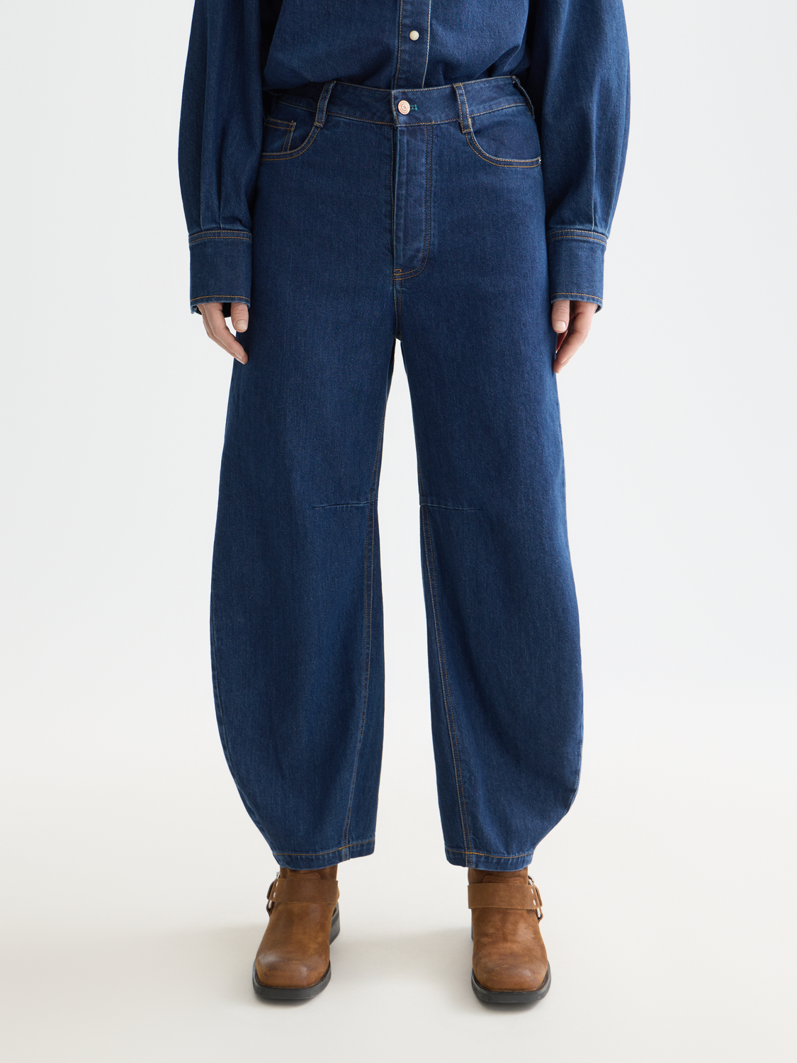 Blue denim Loop barrel leg jeans by SCOTCH & SODA displayed on a model, showcasing relaxed fit and classic five-pocket style.