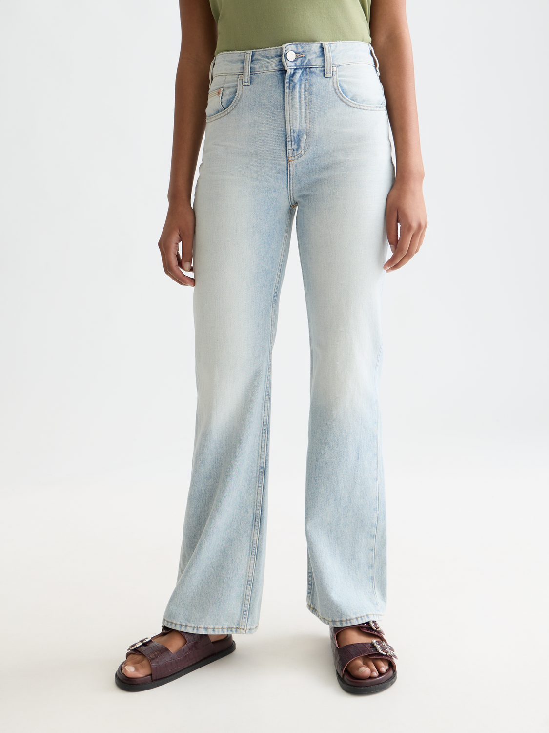 SCOTCH & SODA glow bootcut denim jeans with faded wash and classic five-pocket design, displayed on a white background.