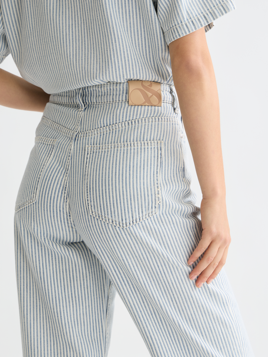 Scotch & Soda ripple straight-fit denim jeans displayed on a model, showcasing classic five-pocket design and light blue wash.