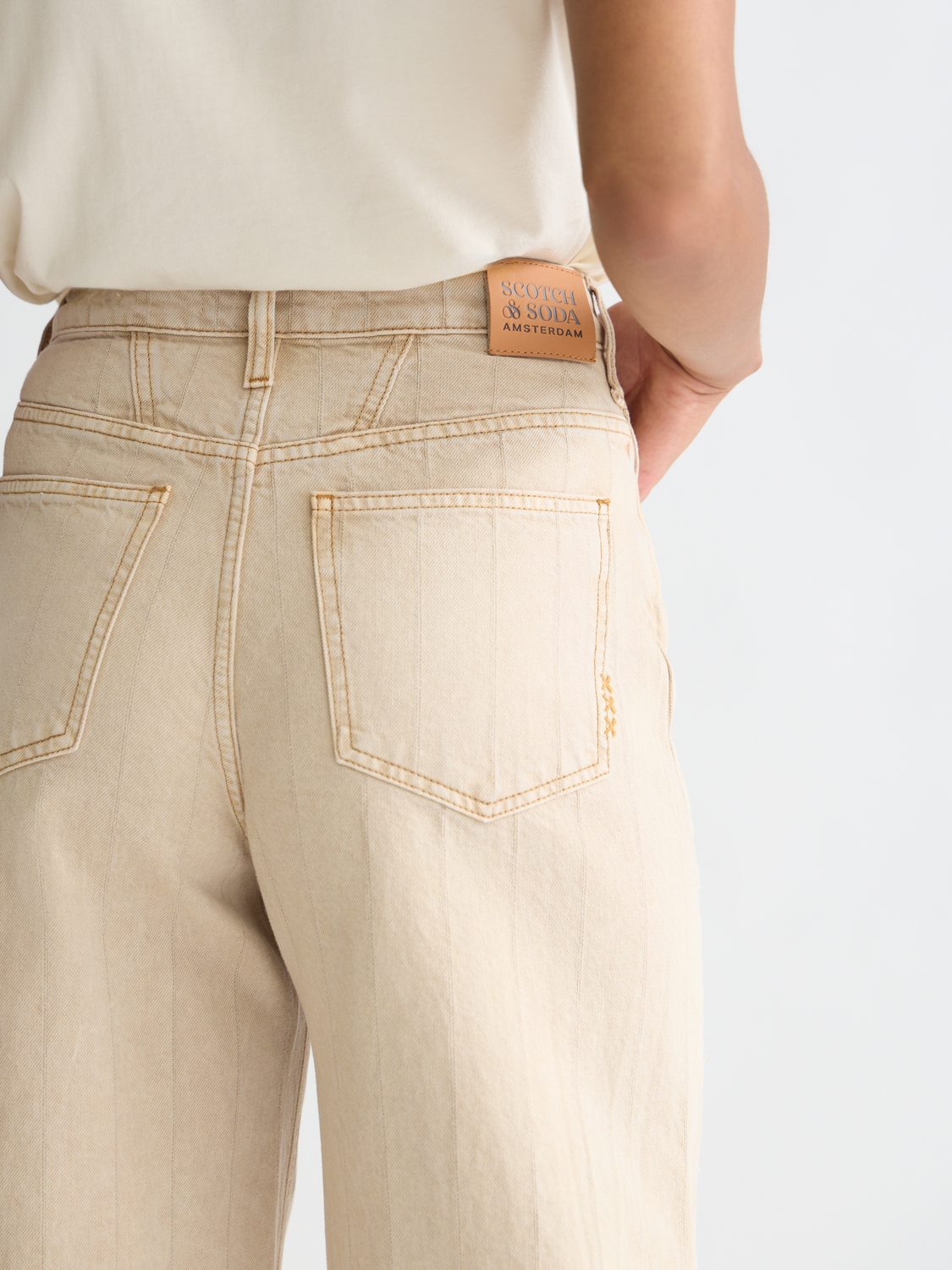 Blue denim Loop barrel leg jeans by Scotch & Soda with a relaxed fit and classic five-pocket design.