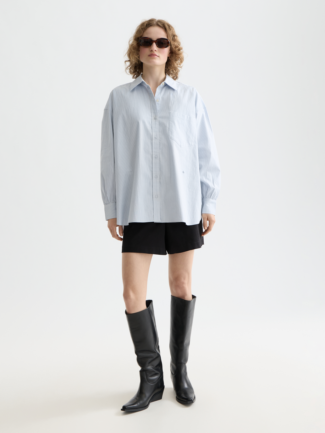 Scotch & Soda Abbott chino shorts in neutral color, front view showing tailored fit and classic design.