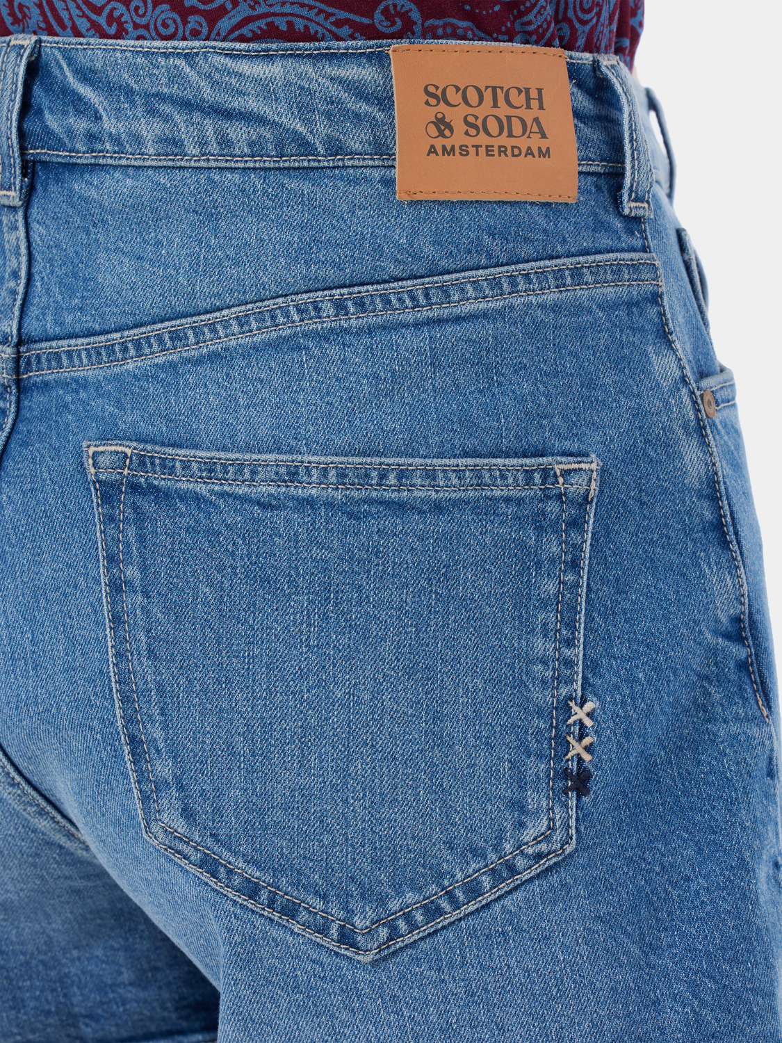 SCOTCH & SODA Ray denim shorts with distressed details and classic five-pocket style, displayed on a mannequin.