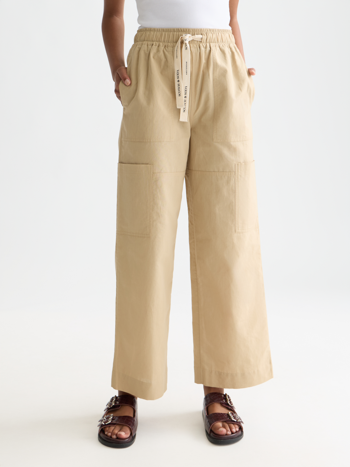 Wide-fit Noa pants by Scotch & Soda featuring a relaxed fit and stylish design, displayed on a model.