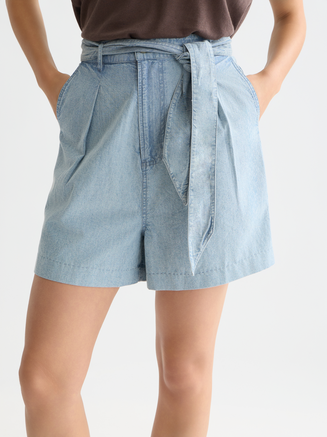 Indigo denim shorts by Scotch & Soda, featuring a casual fit and classic five-pocket design, shown on a model.